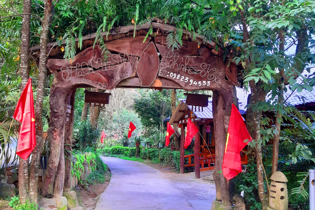 A stilt house at Vàng A Chỉnh Homestay in Lai Chau